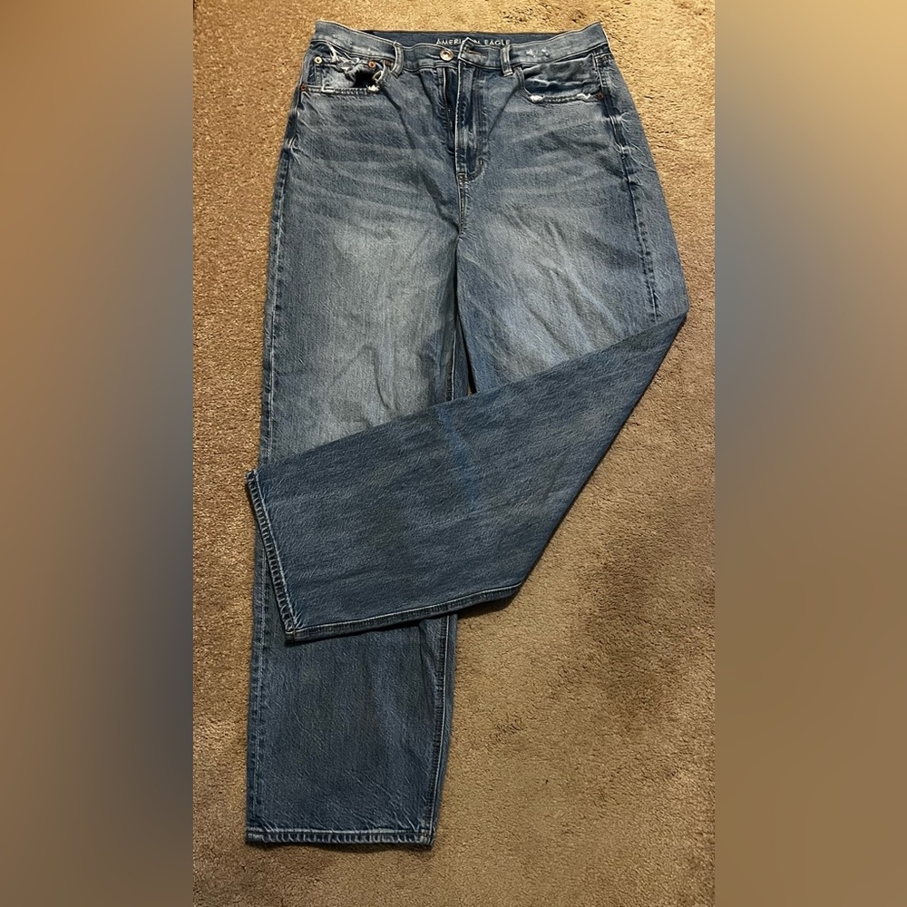AE Strigid Curvy Super High-Waisted Baggy Straight Jean